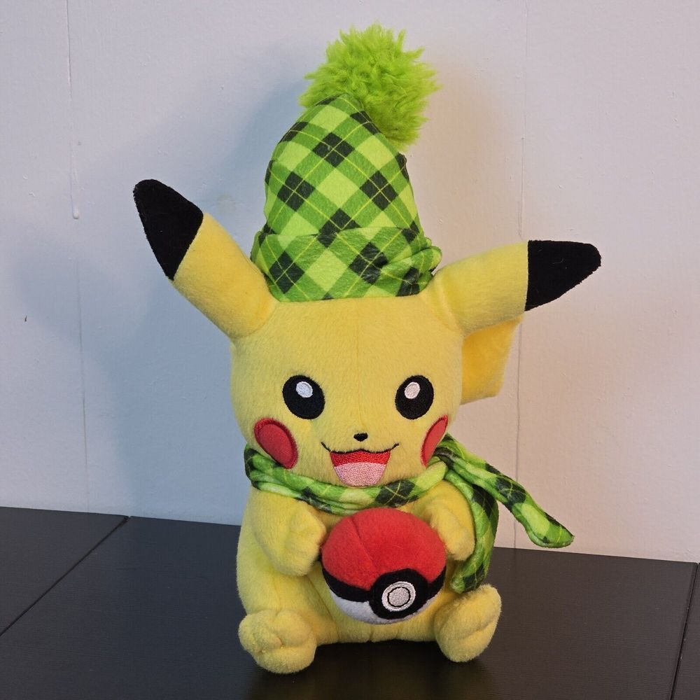 TOMY Pokemon Plush‎ Figure Pikachu (Winter Edition) 10 in Peluches